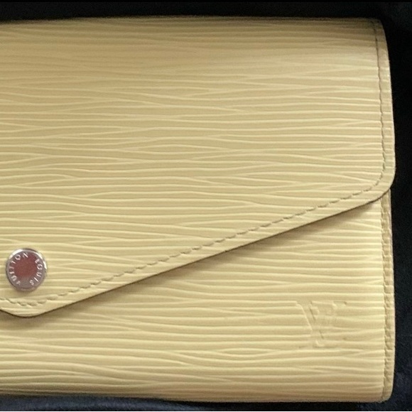 Louis Vuitton Yellow Epi Leather Sarah Wallet - Picture 7 of 10